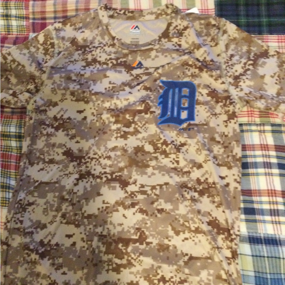 Majestic tigers digital camo, cool-base material tee shirts